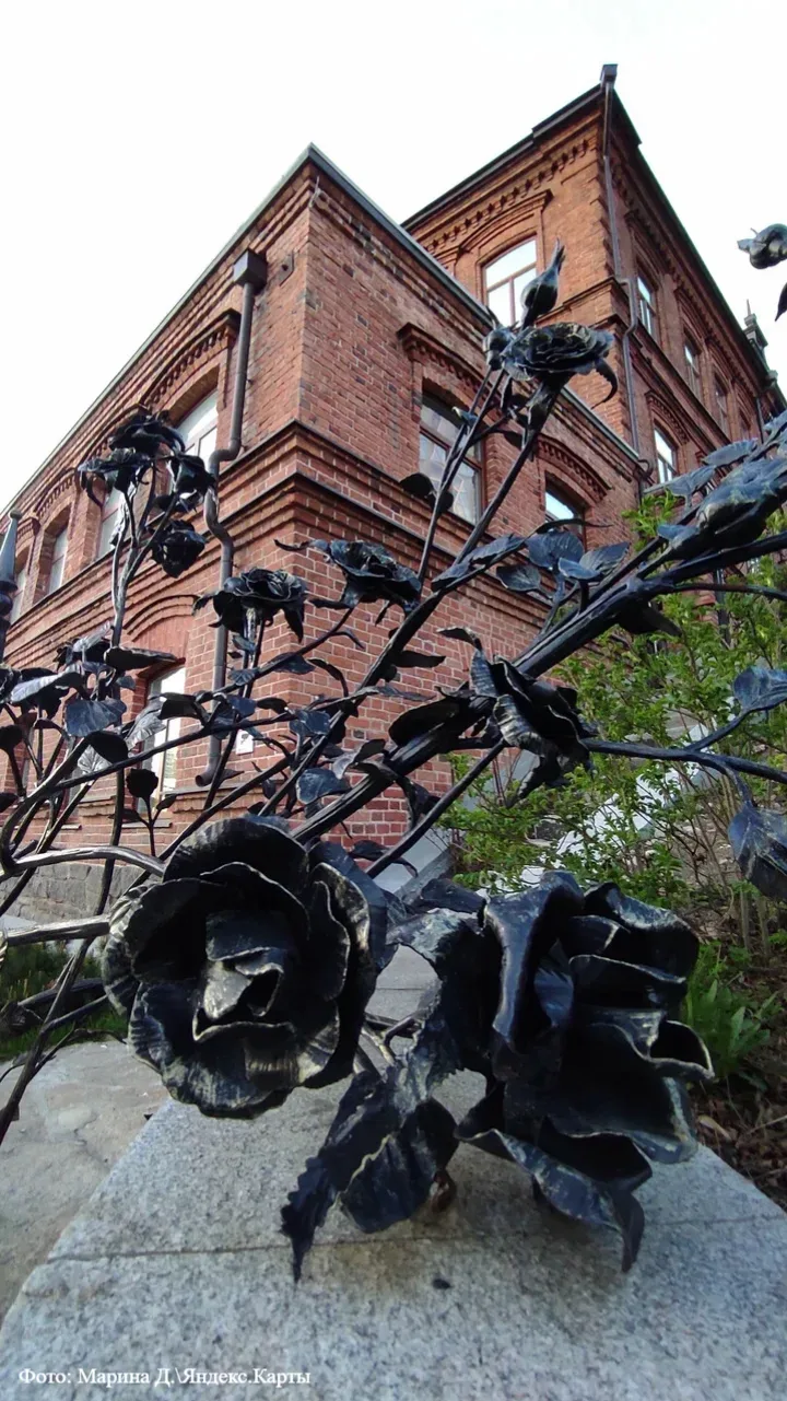 «Косой дом» в Екатеринбурге 🏠  Почему же этому дому досталось такое, на первый взгляд, странное и да