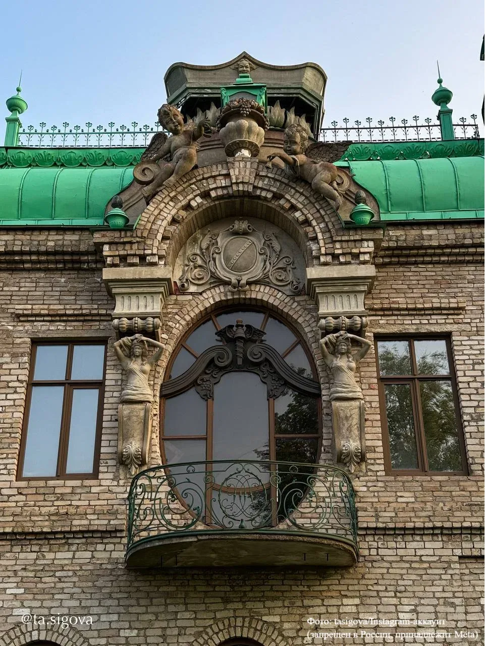 🏰 «Дом с кариатидами» на Валдае — замок, который строят больше 10 лет  Недалеко от центра города стр