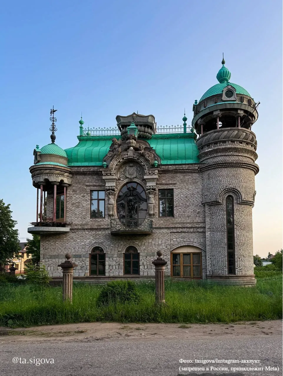 🏰 «Дом с кариатидами» на Валдае — замок, который строят больше 10 лет  Недалеко от центра города стр
