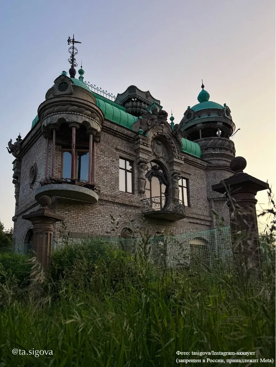 🏰 «Дом с кариатидами» на Валдае — замок, который строят больше 10 лет  Недалеко от центра города стр