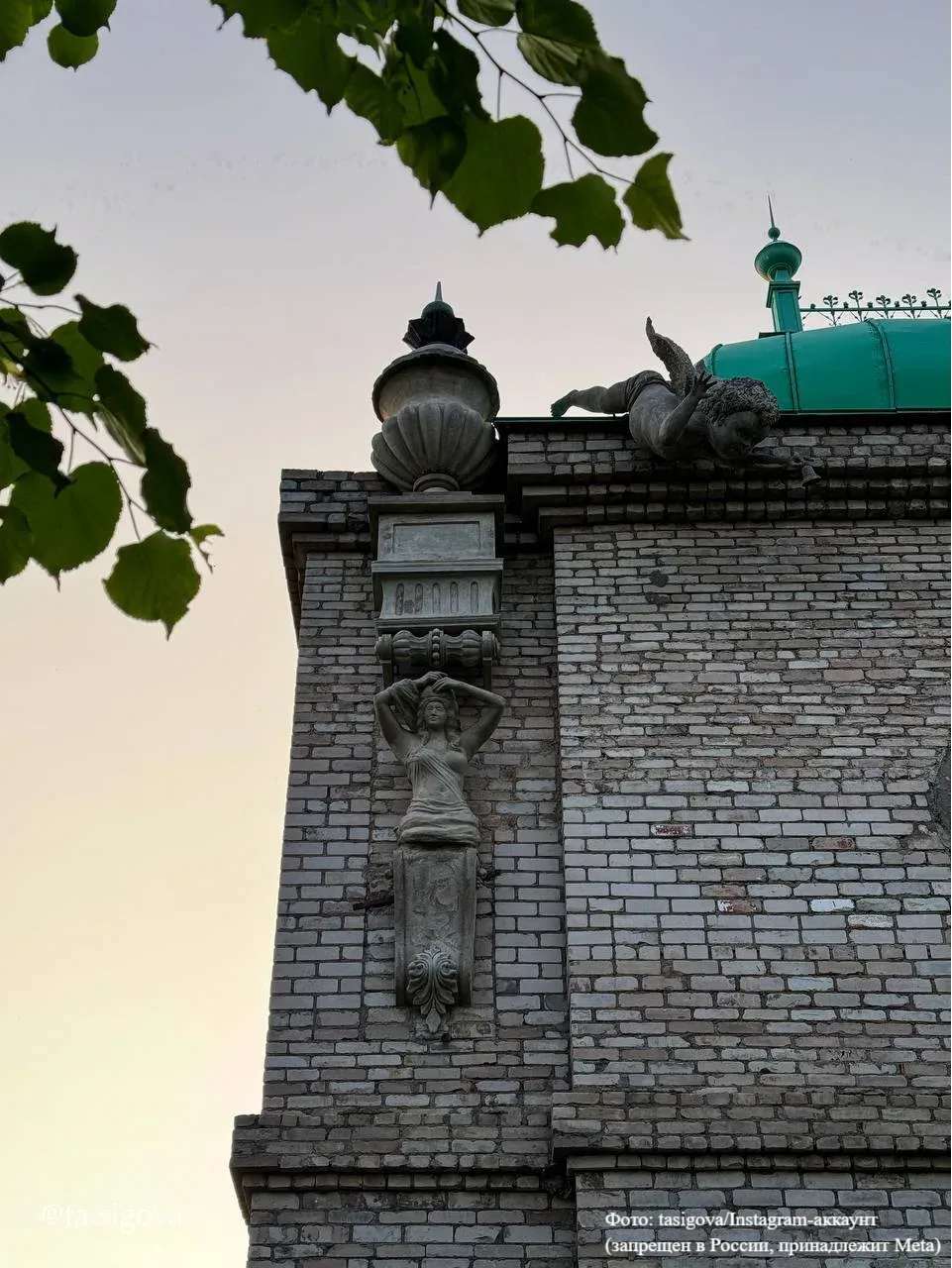 🏰 «Дом с кариатидами» на Валдае — замок, который строят больше 10 лет  Недалеко от центра города стр