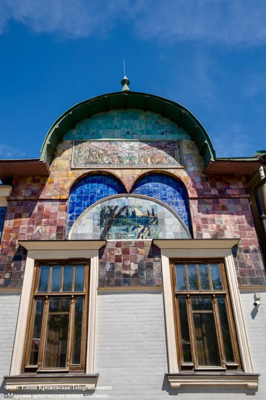 Мини-копия московского Ярославского вокзала — дом купца Шаронова 🏛  Этот дом хочется рассматривать к