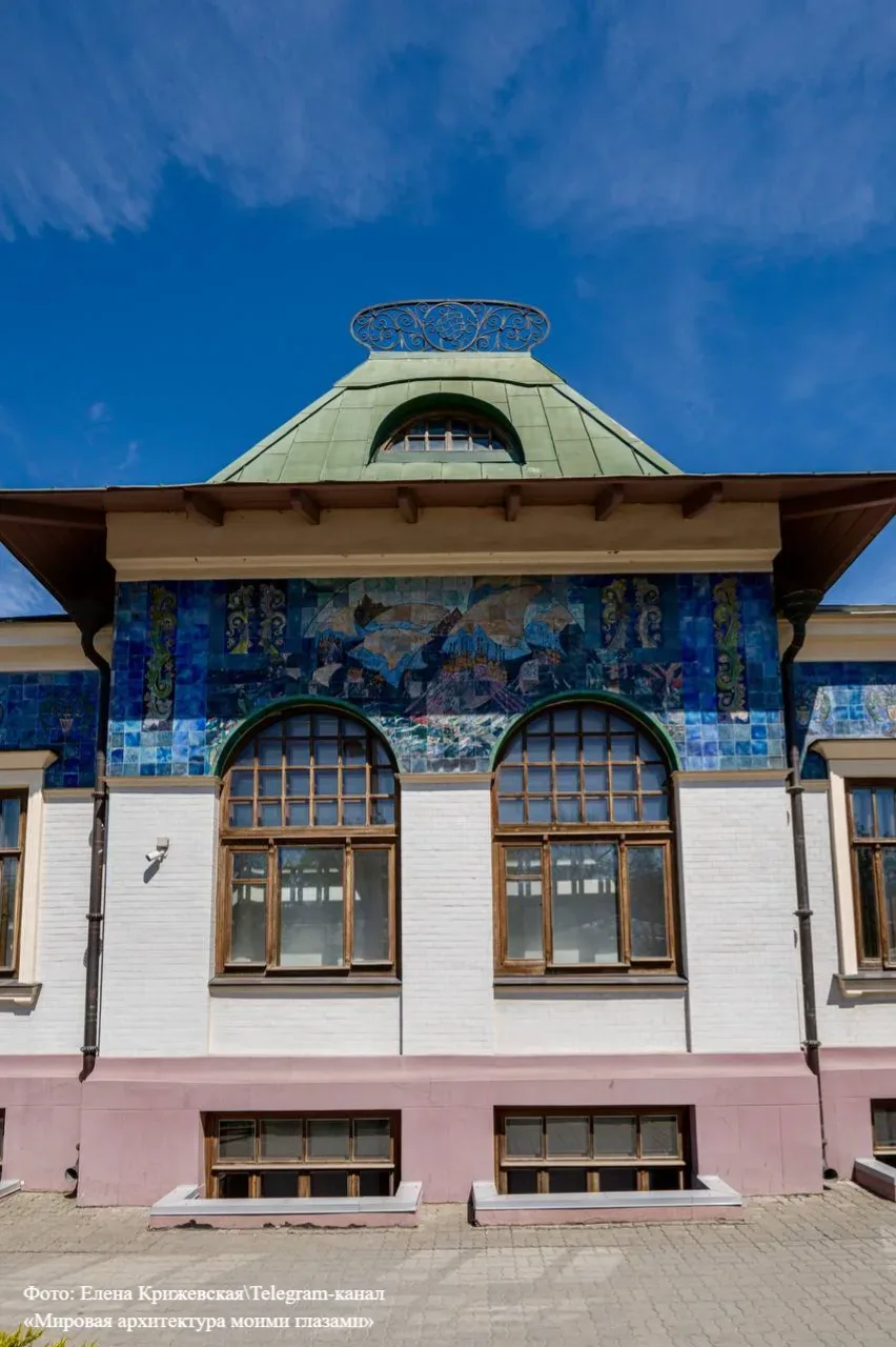 Мини-копия московского Ярославского вокзала — дом купца Шаронова 🏛  Этот дом хочется рассматривать к