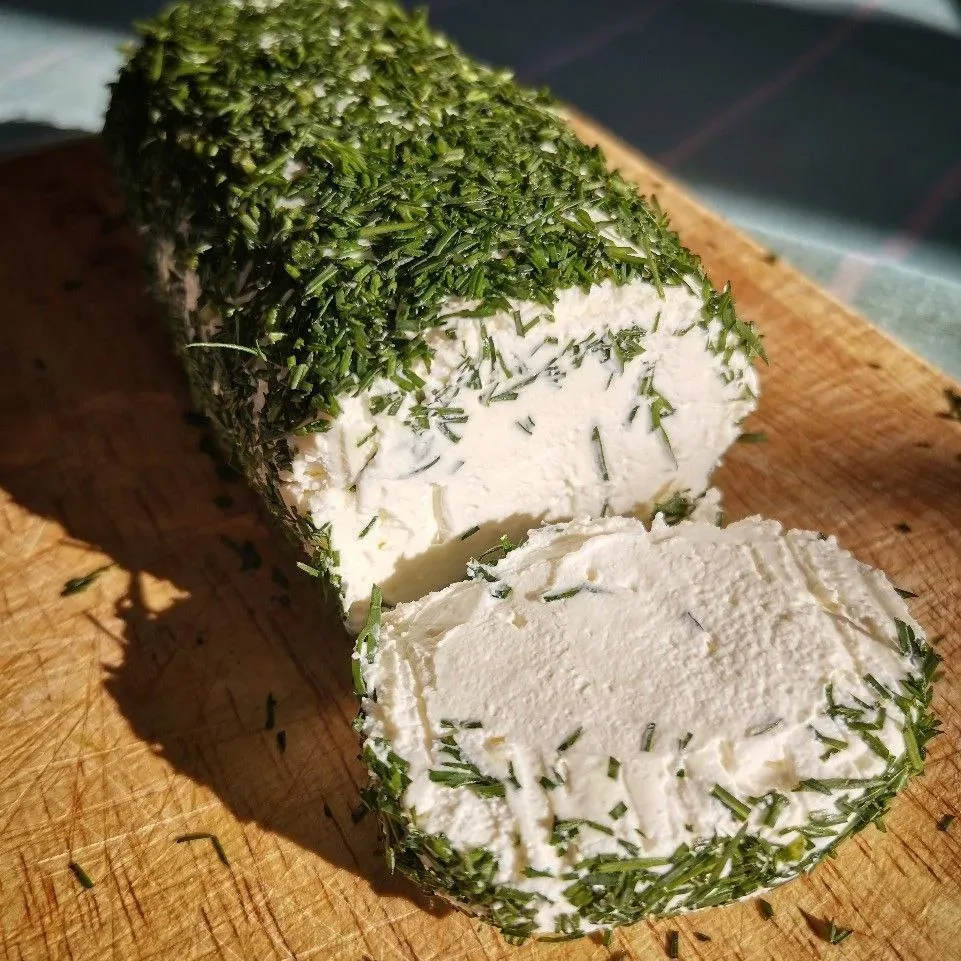 Творожный сыр из кефира.  Делаю так уже давно. Во-первых, это вкусно. Во-вторых, нет консервантов. В
