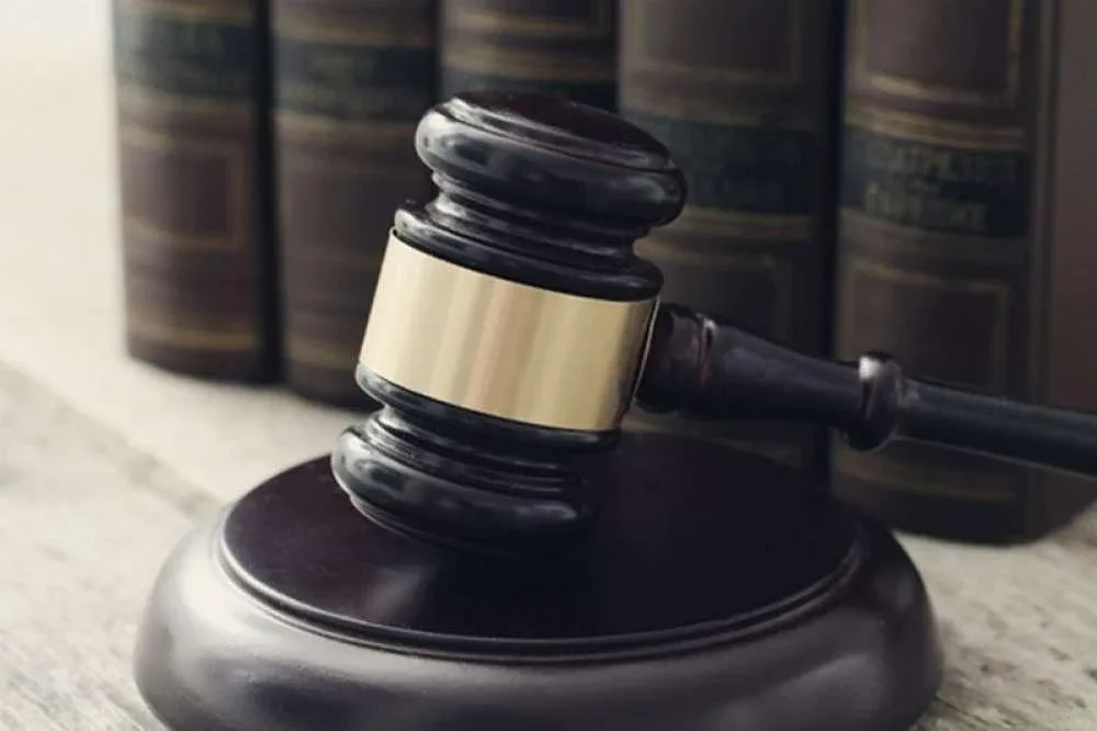 В Минусинске 19-летний парень ответит в суде за наркотики и отмывание  Сотрудники ОКОНа задержали 19