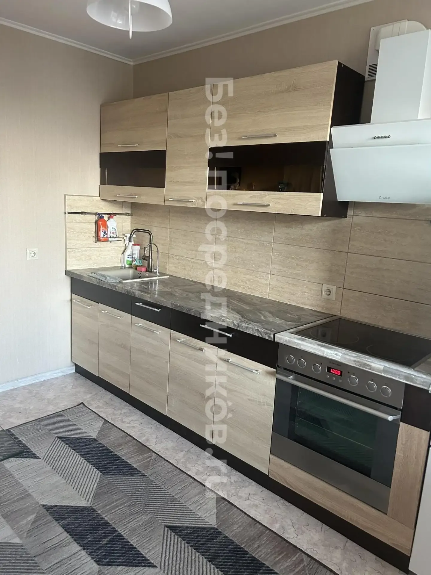 Сдам без посредников: 1-комнатная квартира, 33.4м² Цена: 20000 Адрес: Новоалтайск, Пригород, ул.Анат
