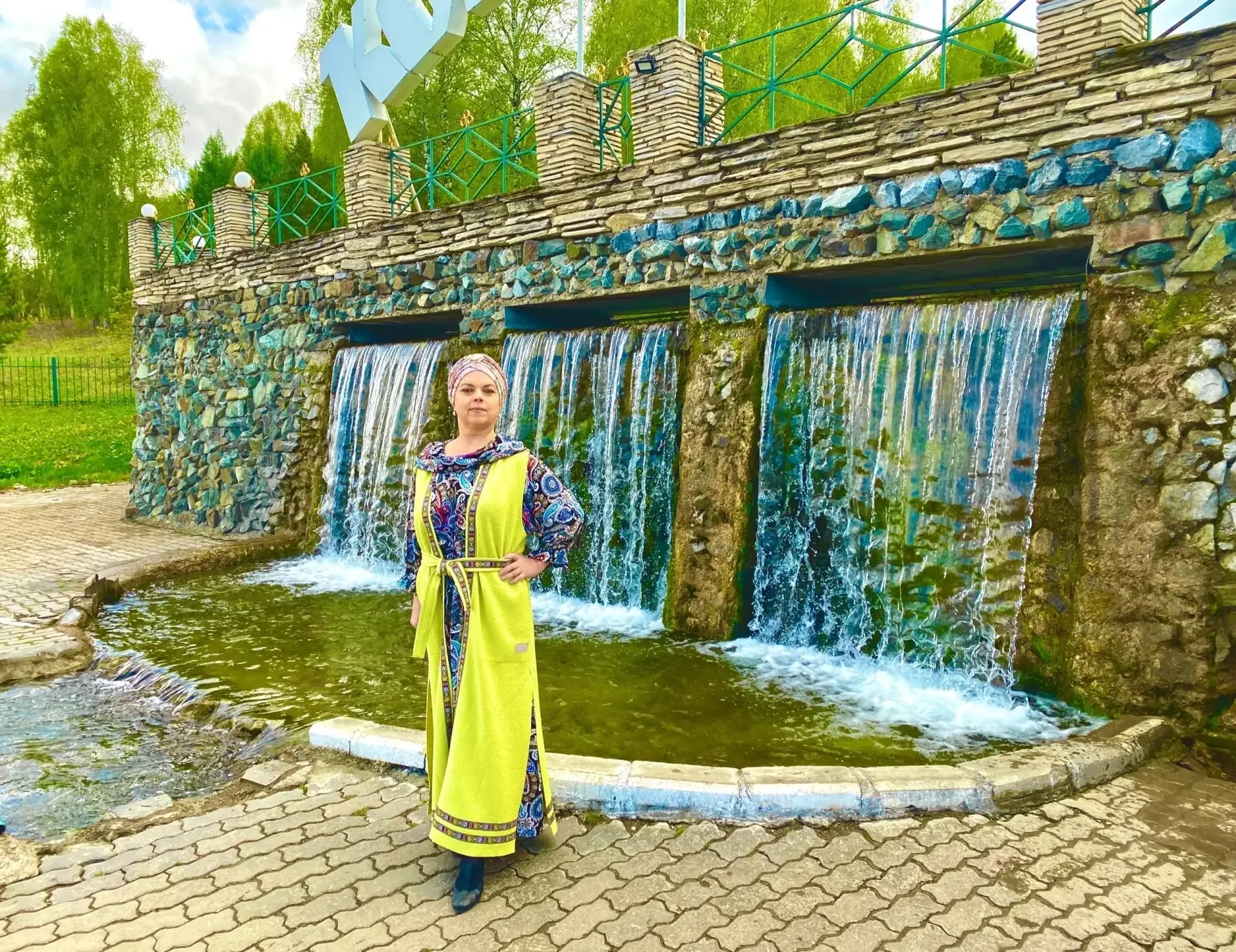 Вот сердце России, вода и земля, холмы и долины.    Батыр яраһыҙ булмаҫ - героя без ран не бывает. Д
