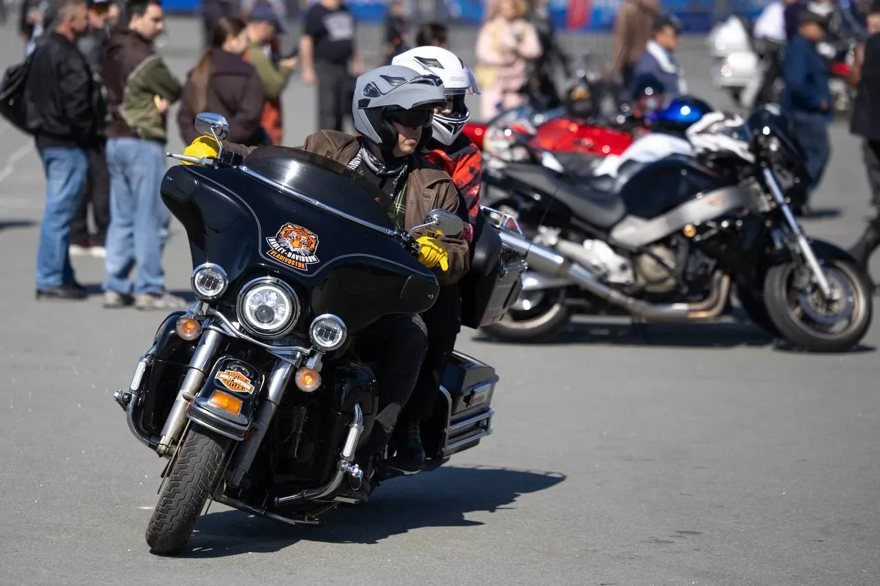 Во Владивостоке официально стартовал мотосезон 🏍  Открытие прошло 2-го мая на главной площади города