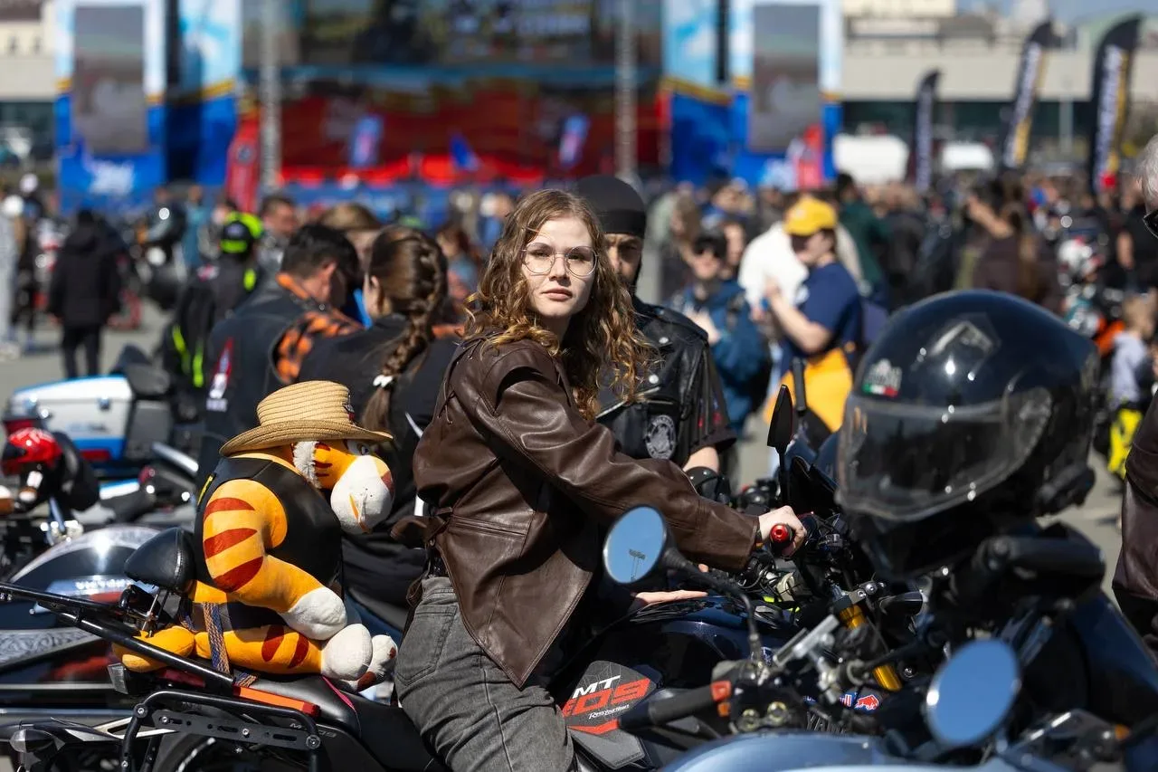 Во Владивостоке официально стартовал мотосезон 🏍  Открытие прошло 2-го мая на главной площади города