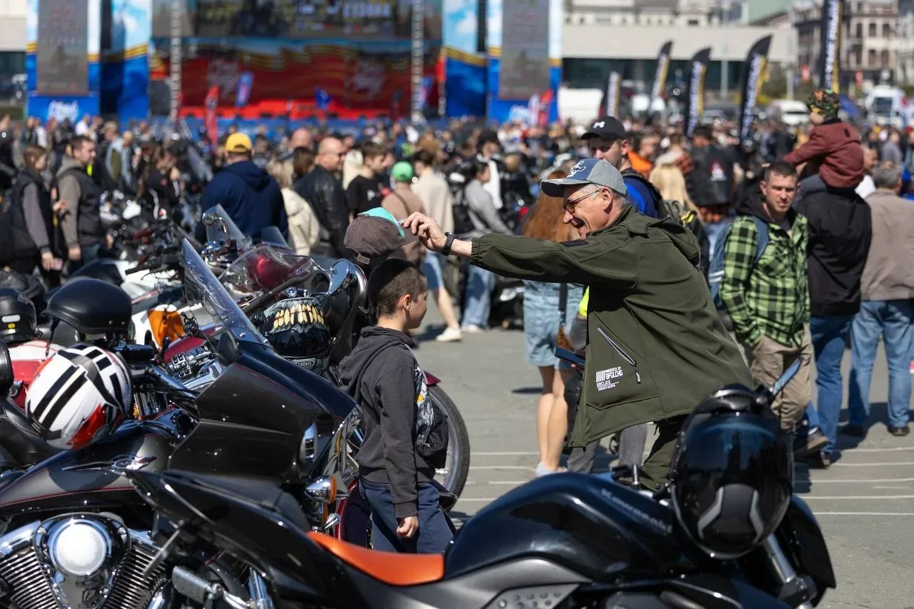 Во Владивостоке официально стартовал мотосезон 🏍  Открытие прошло 2-го мая на главной площади города
