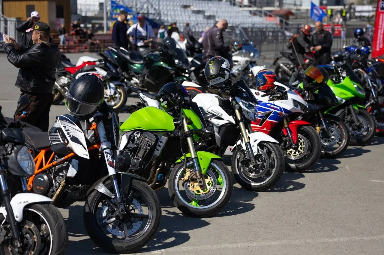 Во Владивостоке официально стартовал мотосезон 🏍  Открытие прошло 2-го мая на главной площади города