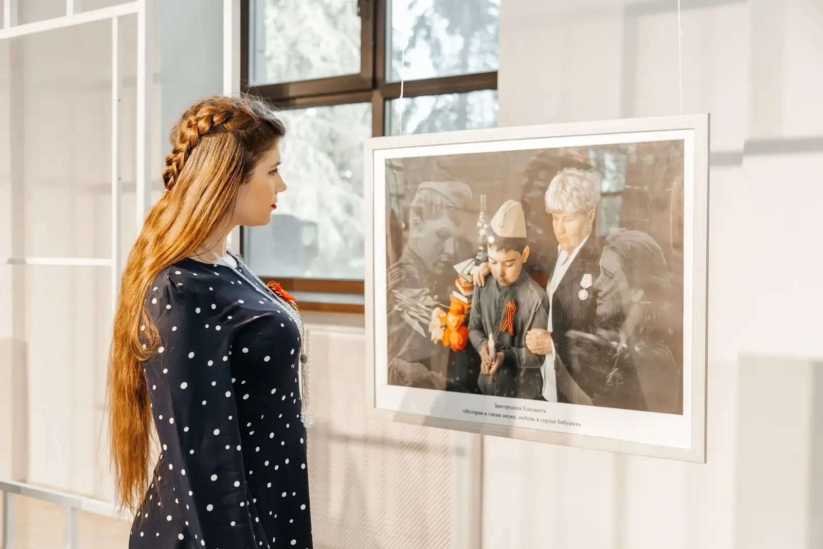 В художественной галерее Академии открылась фотовыставка «Две даты — одна Победа»    На ней представ