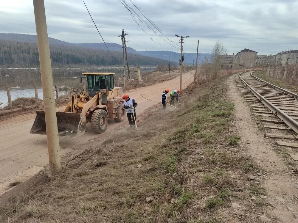 Сезон субботников в разгаре 🍃  Традиционный весенний субботник состоялся на промысле. На уборку вышл