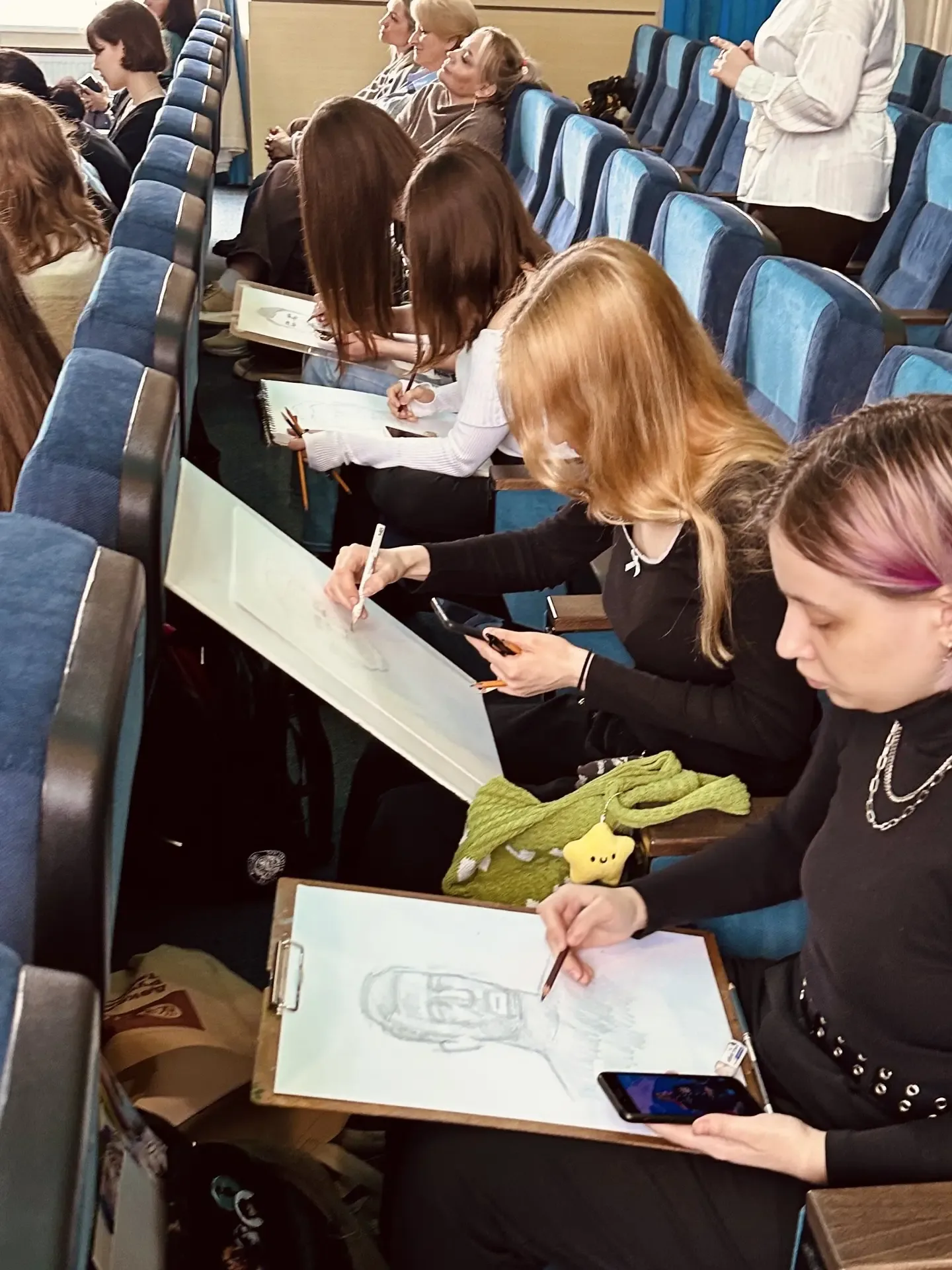 Искусство и подвиг 🚀  Студенты факультета изобразительного искусства и народных ремёсел Государствен