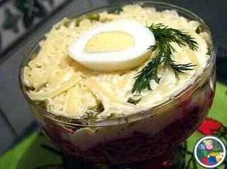 🥣 Простой салат из доступных продуктов, а вкус богатый  🔖 Ингредиенты:  Свёкла варёная — 4 шт. Яйца 