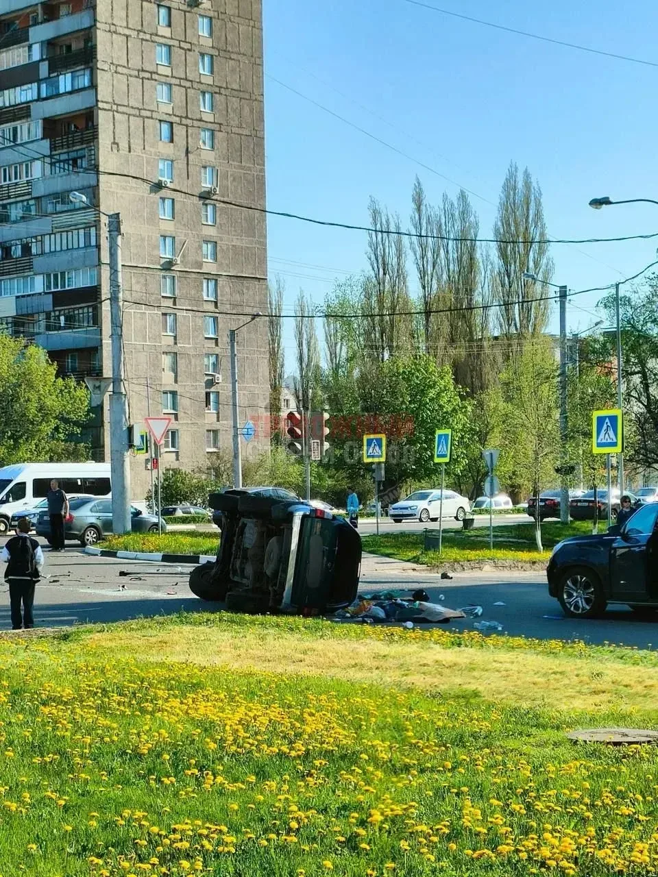 Серьезное ДТП на микро в районе Европы. Со слов очевидцев, за рулем обоих автомобилей находились жен