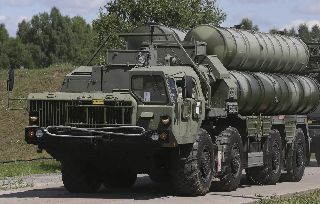 ИЗ РФ В ИНДИЮ ОТПРАВИЛИ ЧЕТВЕРТЫЙ КОМПЛЕКТ С-400  Россия отправила в Индию четвертый из пяти законтр