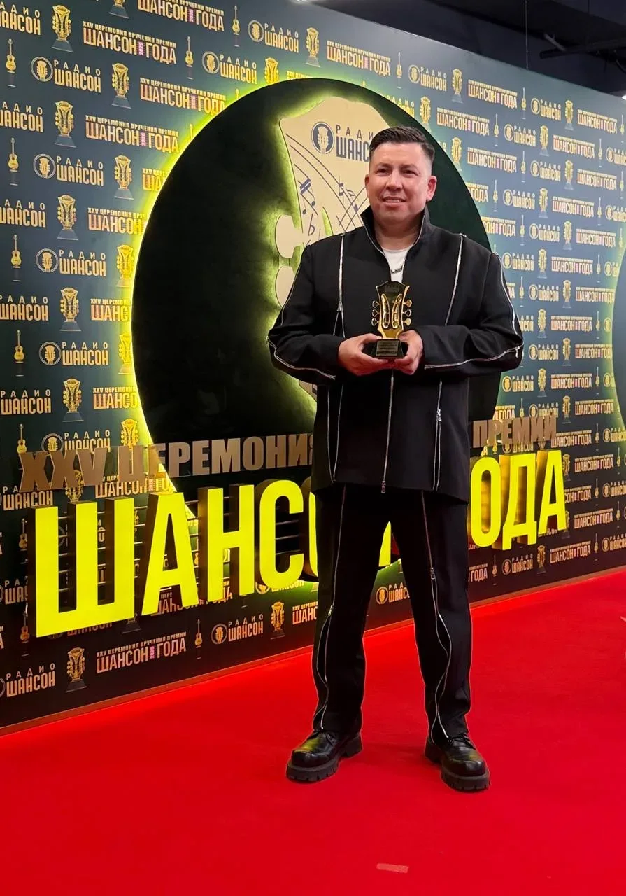 Наш земляк Эдуард Хуснутдинов стал лауреатом юбилейной XXV музыкальной премии «Шансон года-2026».   