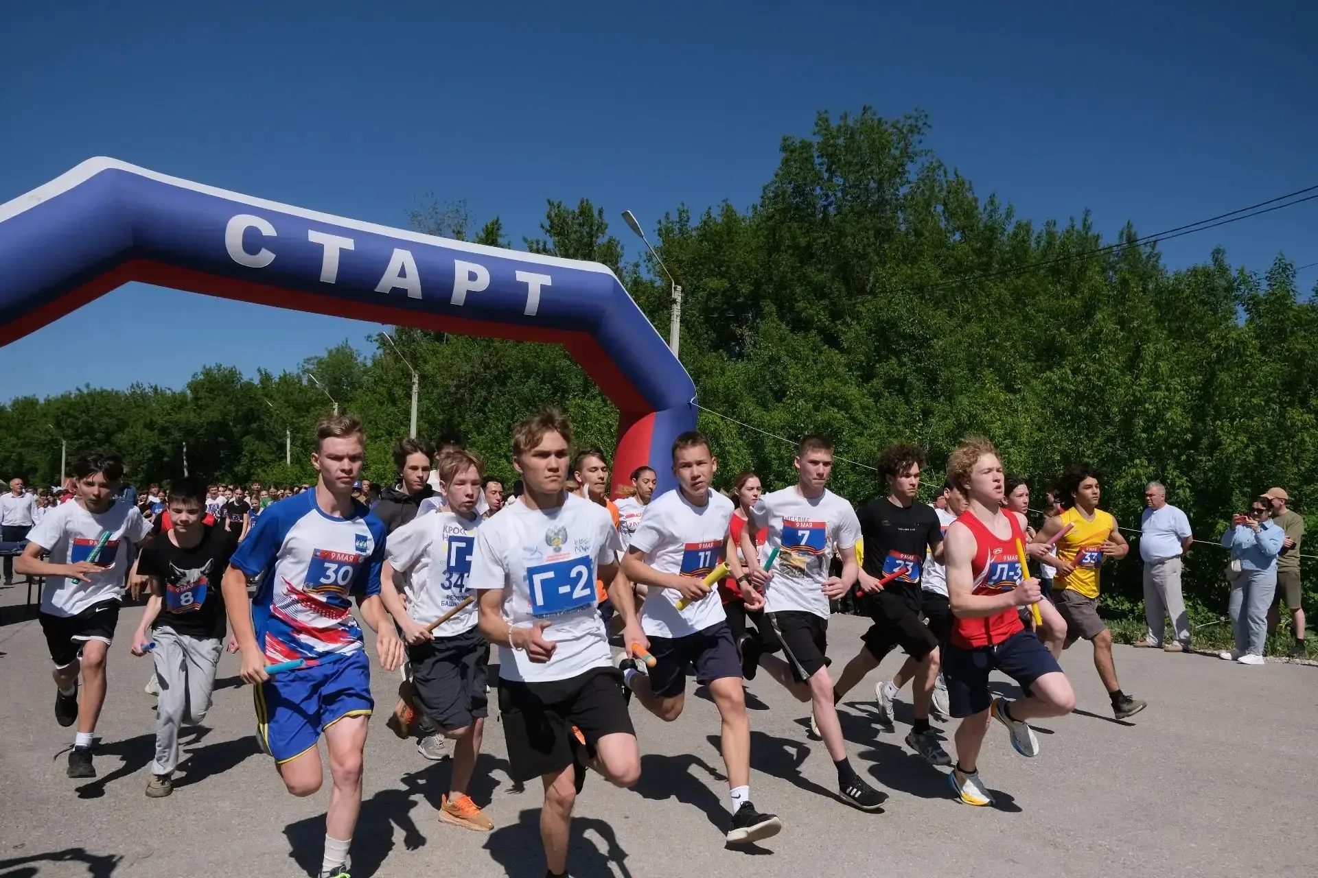 В парке здоровья  сегодня прошла легкоатлетическая эстафета, посвящённая Дню Победы. Она проводится 