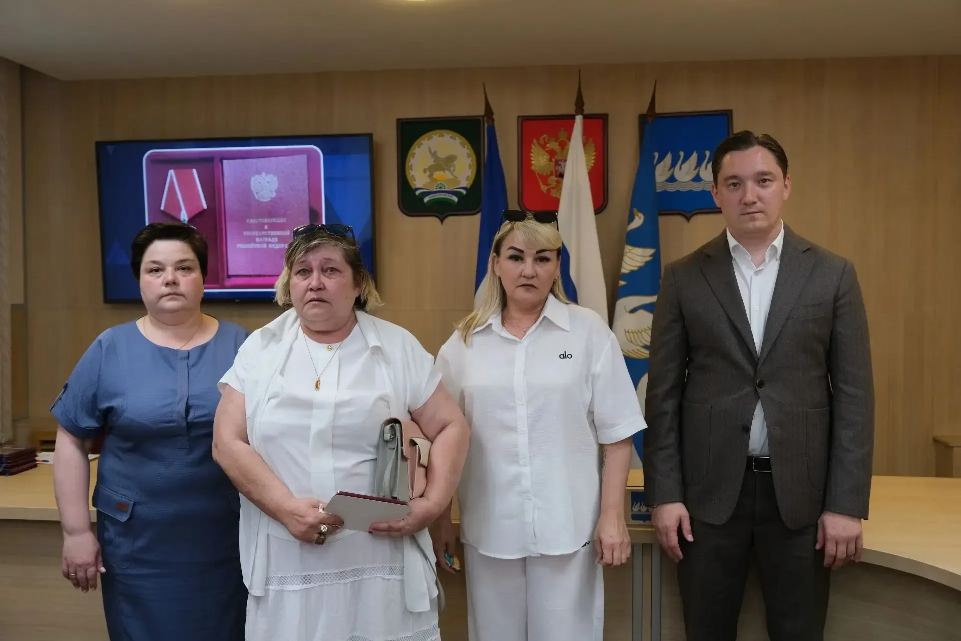 Сегодня  вручили Ордена Мужества, медали "За отвагу" и "За храбрость" посмертно близким родственника