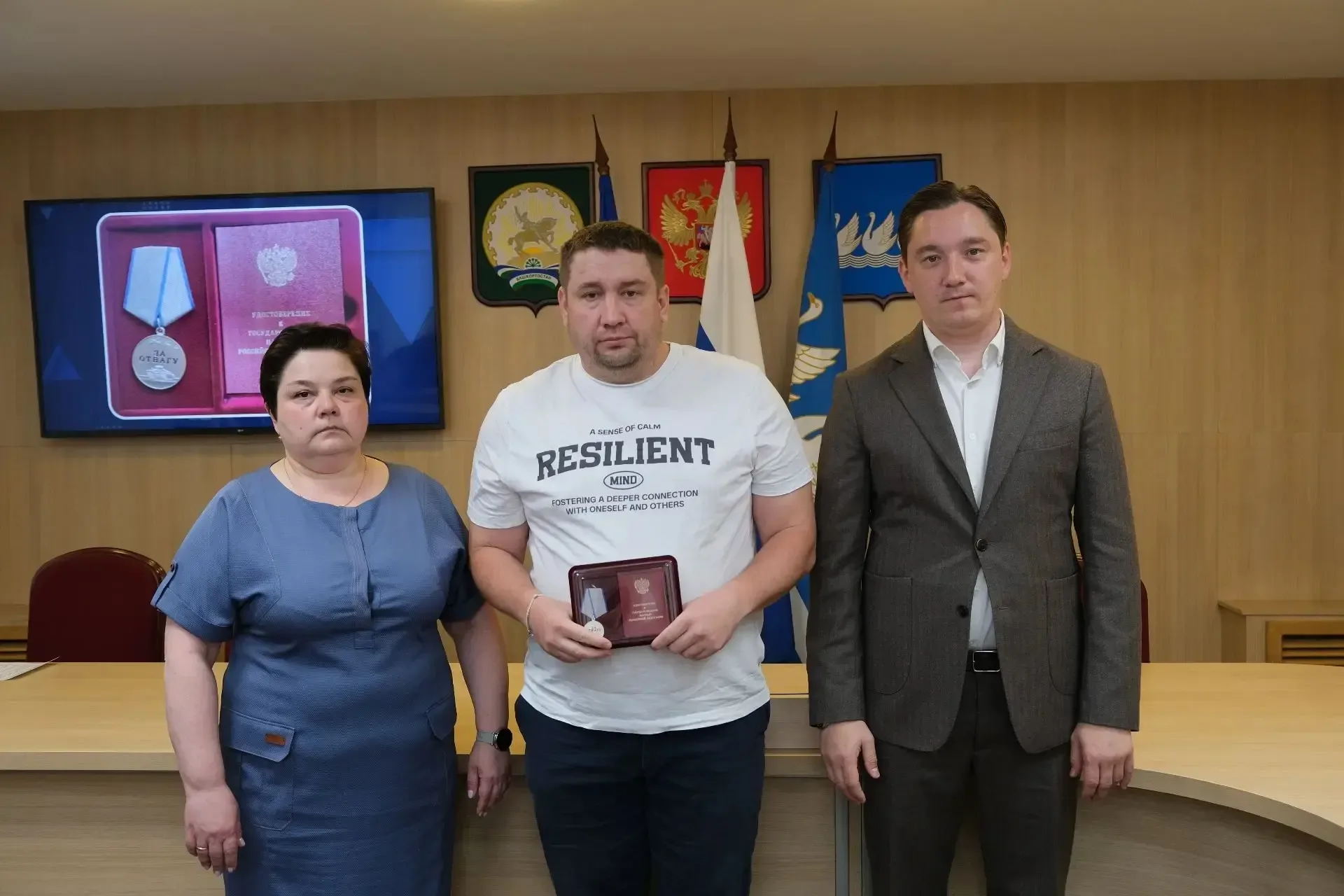 Сегодня  вручили Ордена Мужества, медали "За отвагу" и "За храбрость" посмертно близким родственника