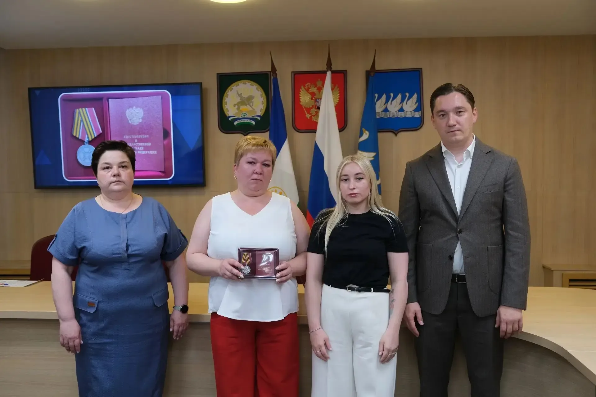 Сегодня  вручили Ордена Мужества, медали "За отвагу" и "За храбрость" посмертно близким родственника