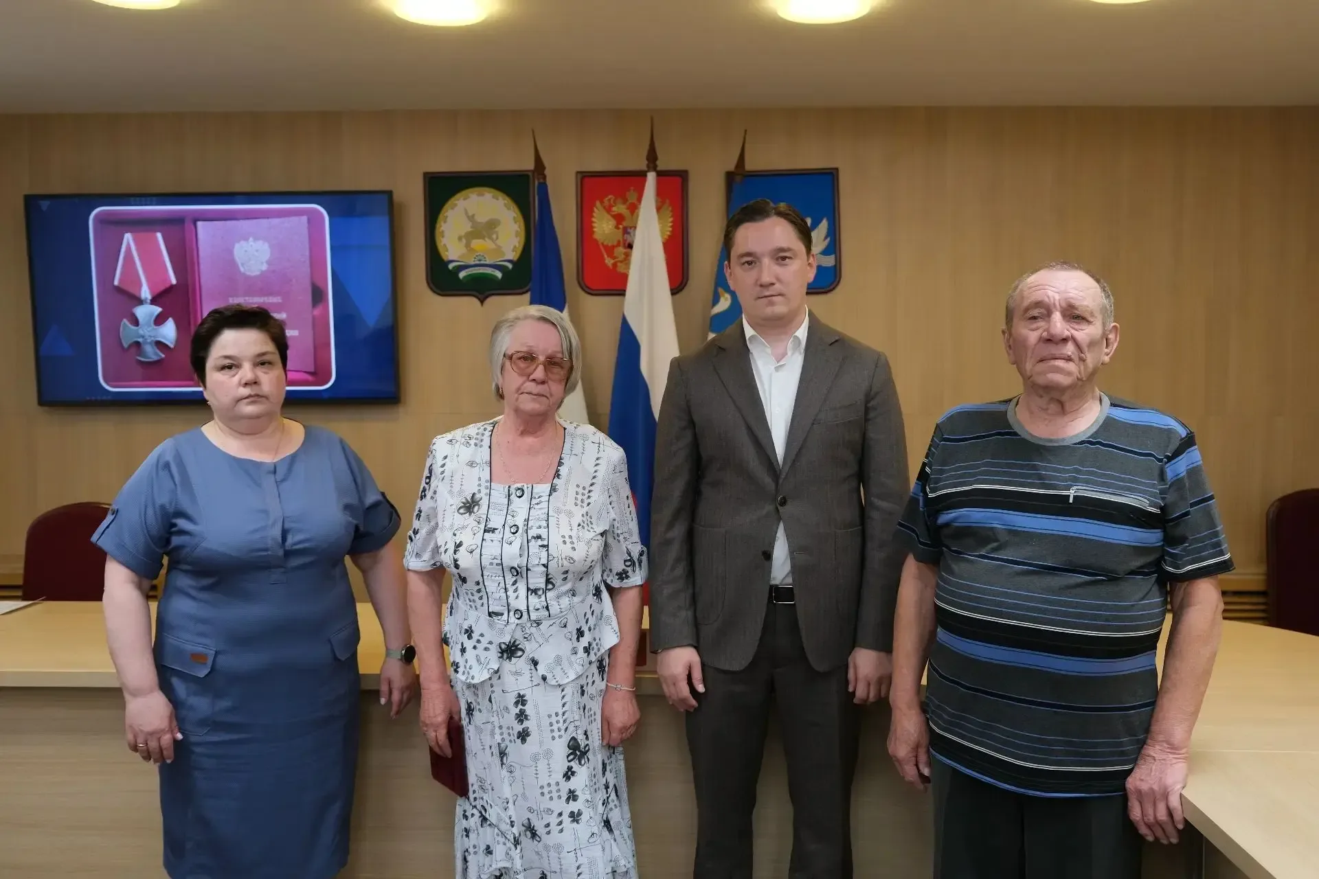 Сегодня  вручили Ордена Мужества, медали "За отвагу" и "За храбрость" посмертно близким родственника