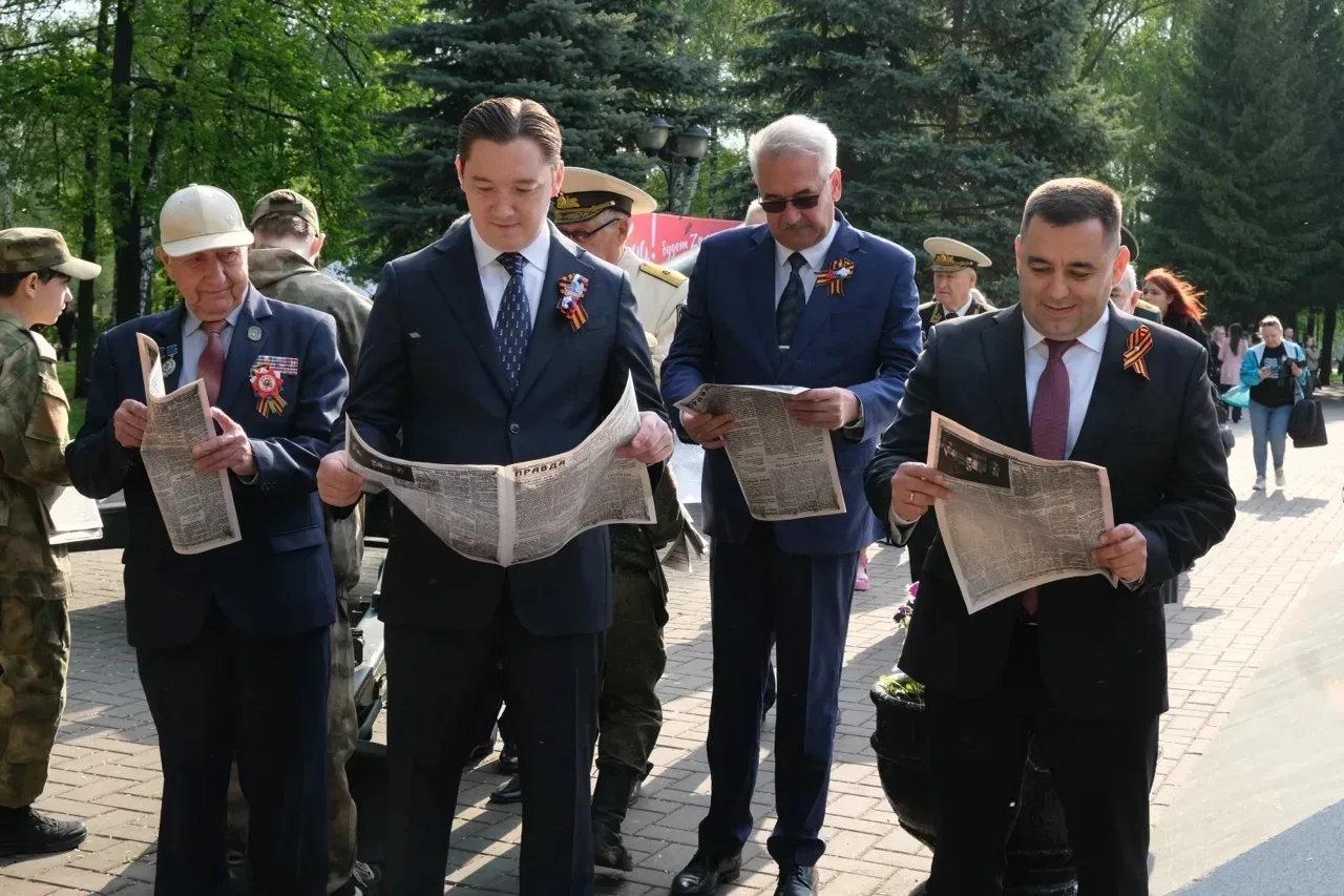 Сегодняшнее утро мы начали с возложения цветов к трём мемориалам в парке Победы - Неизвестному солда