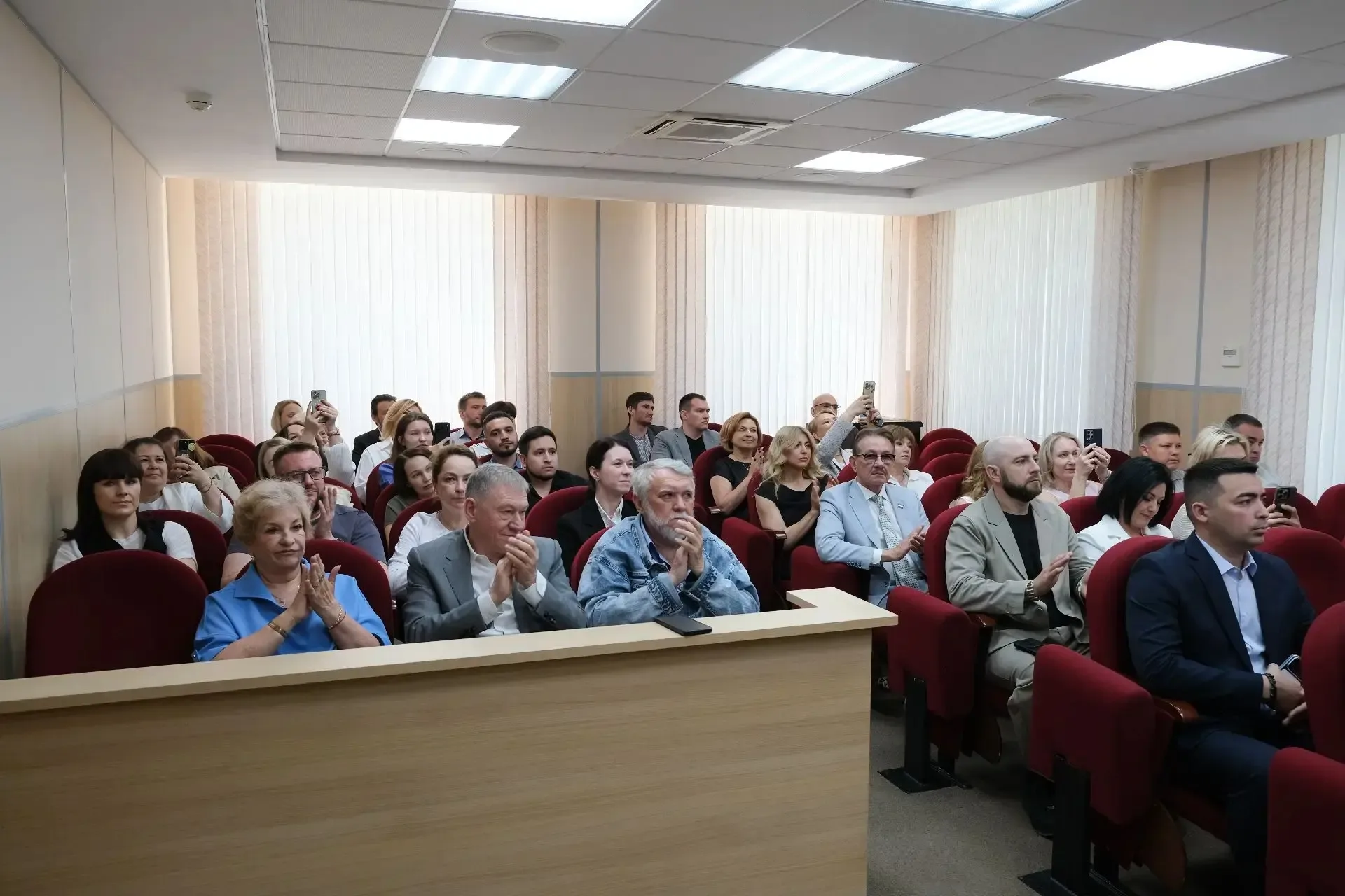 Перед Днём российского предпринимательства поздравили и наградили представителей городского бизнес-с
