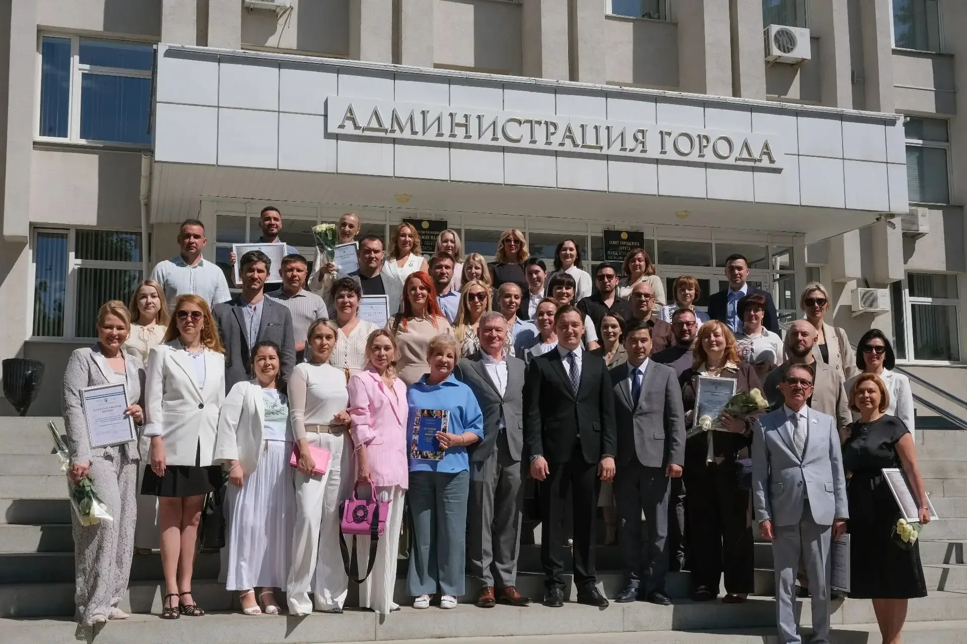 Перед Днём российского предпринимательства поздравили и наградили представителей городского бизнес-с