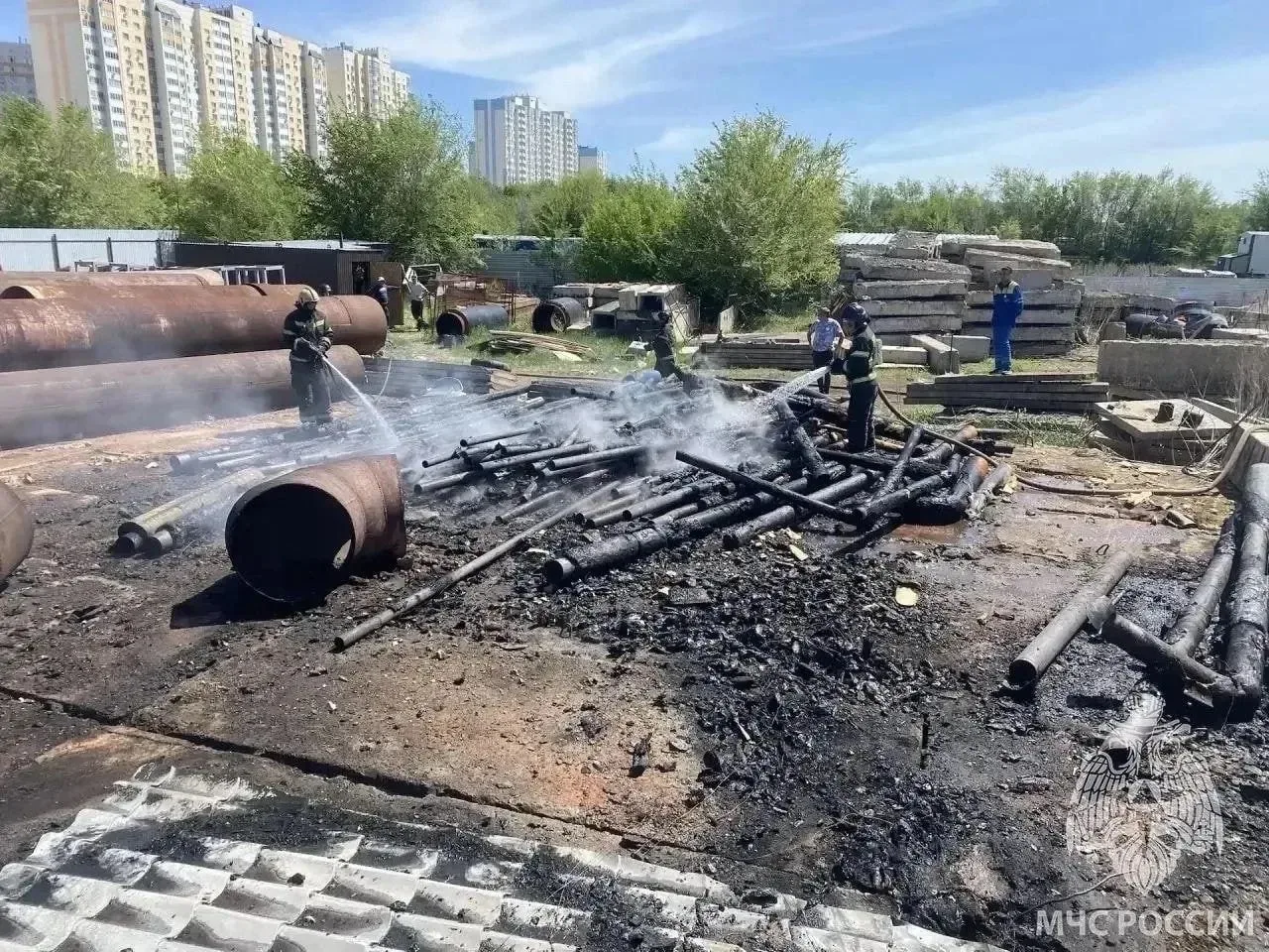 Стало известно, что горело в районе улицы Транспортной в Оренбурге  13 мая после полудня оренбуржцы 
