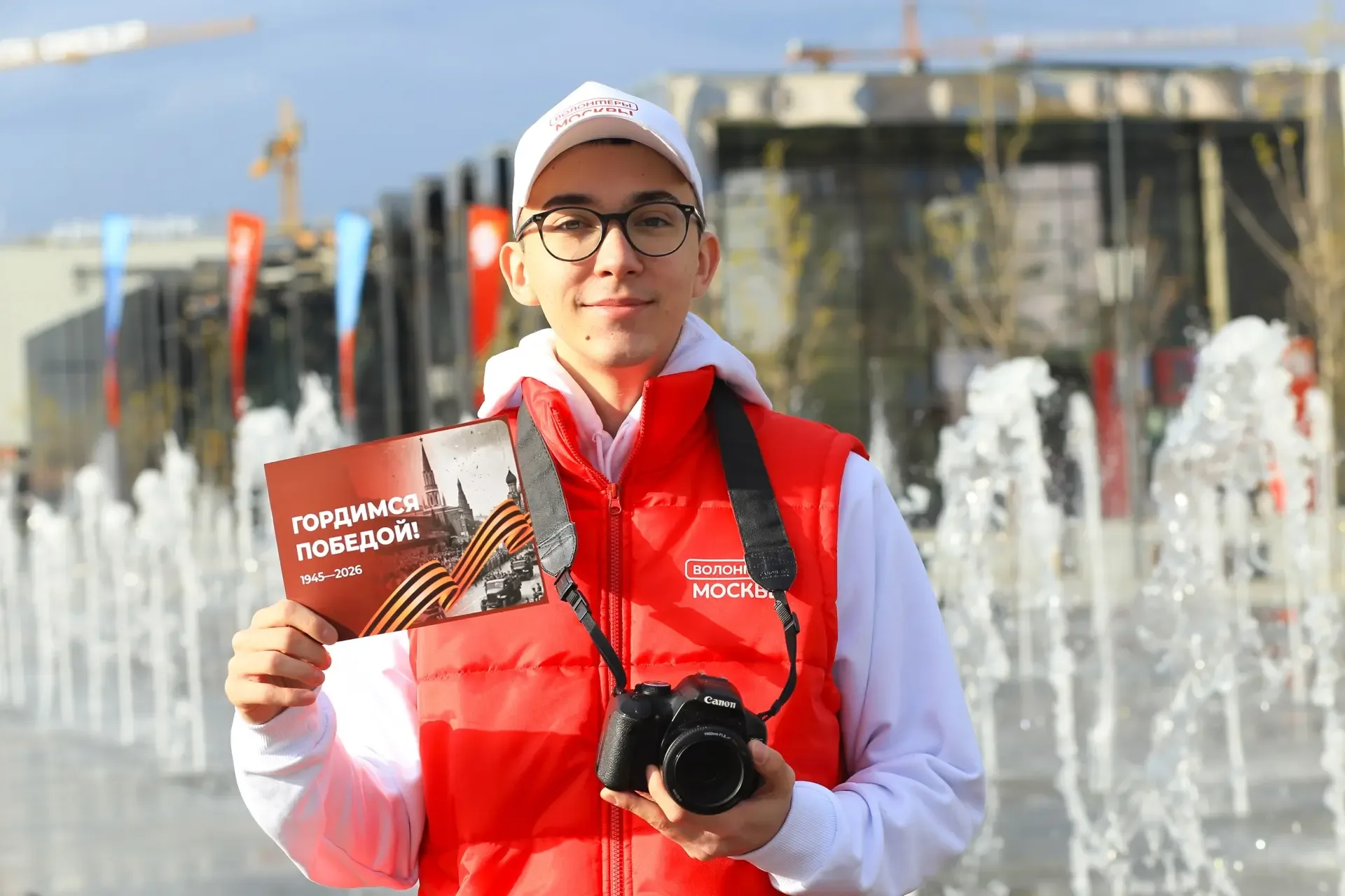Поймали атмосферу праздника в объектив 📸  Наши медиаволонтёры засняли, как в преддверии Дня Победы п
