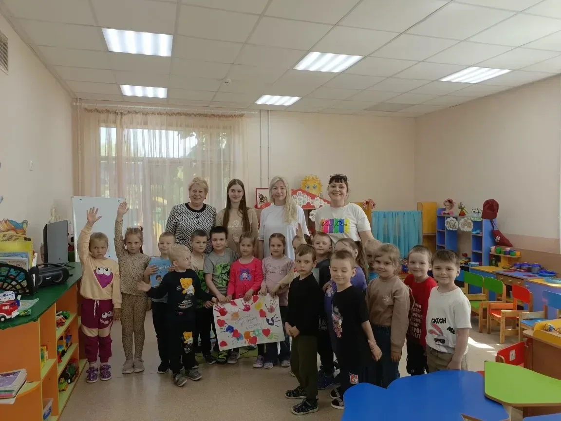 К мариупольским малышам приехали гости из Москвы  Детский сад №131 посетили председатель ИРОО «В защ