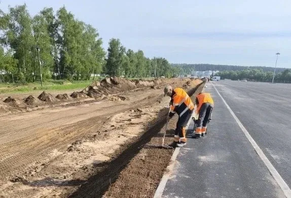 В Серпухове завершают работы по 2 этапу реконструкции "Калиново-Дракино".  ➡️ Завершили укладку асфа