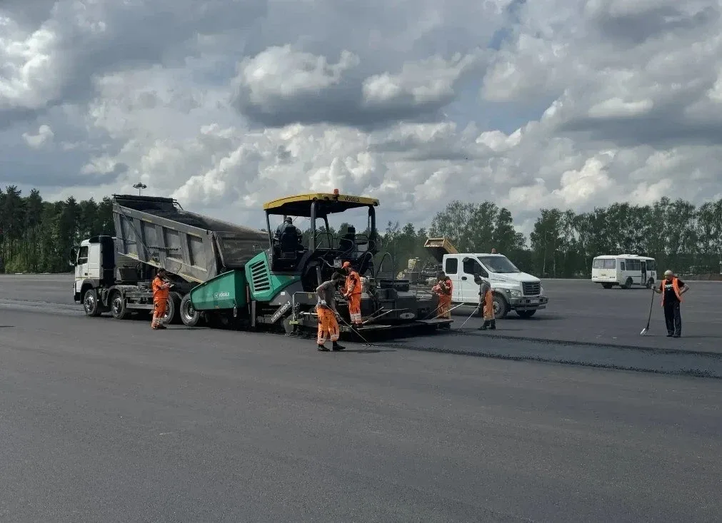 В Серпухове завершают работы по 2 этапу реконструкции "Калиново-Дракино".  ➡️ Завершили укладку асфа