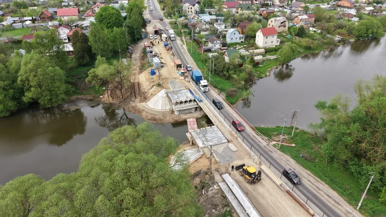 К новостям из Чехова — в селе Молоди продолжается капремонт моста через реку Рожайку по нацпроекту #