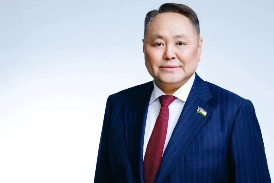 ✅Альберт Семенов Өрөспүүбүлүкэ болуоссатыгар аат иҥэрии сокуоннайын туһунан санаатын эттэ  Дьокууска