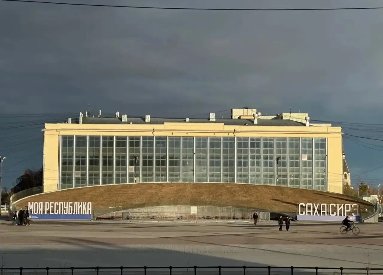 👍 Световые конструкции обновили на площади Республики  На главной площади в центре Якутска завершен 
