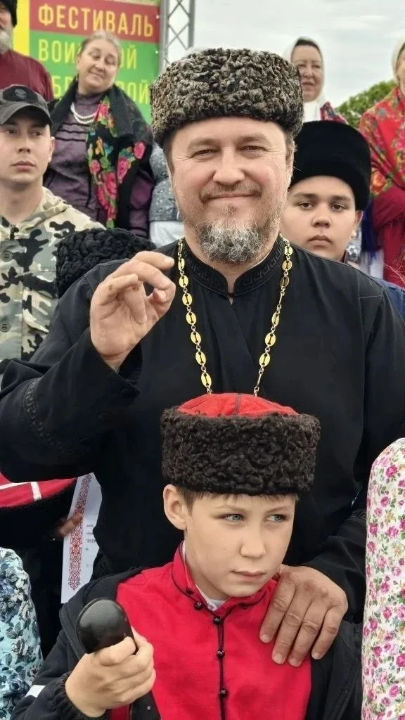 "Кубанка"  Сегодня зашел на Мах-канал к своему товарищу отцу Александру, боевому батюшке из Ростова.