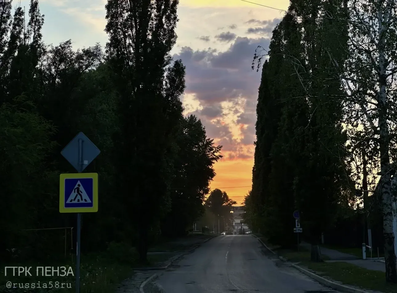 🌇 Закатное небо – и насыщенный мероприятиями день в Сурской столице подходит к концу  Поэтому пришло