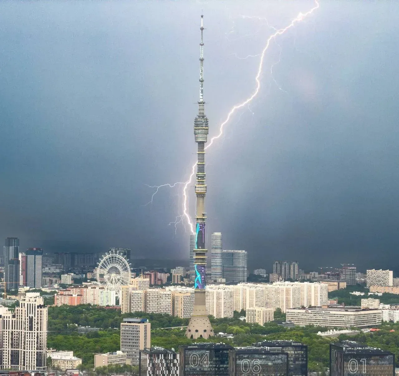 Московская гроза сегодня особенно прекрасна  Наша Москва