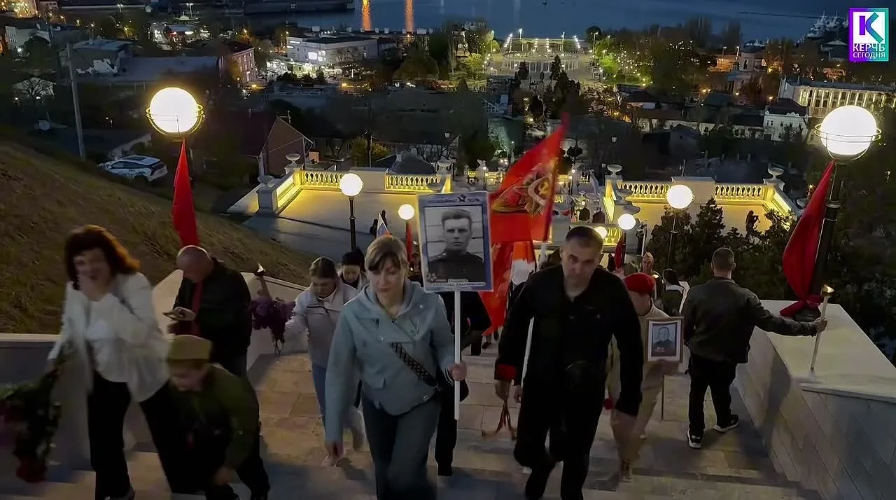 Кто может снять факельное шествие так, чтоб оно запомнилось надолго? Только тот - кто в этом городе 