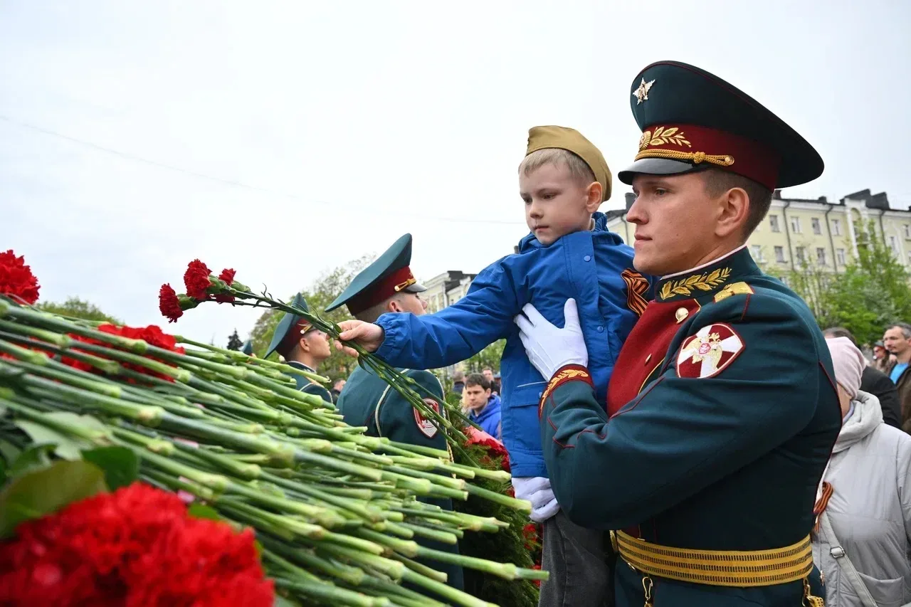День Великой Победы   Вместе с председателем Мособлдумы Игорем Юрьевичем Брынцаловым, нашими ветеран
