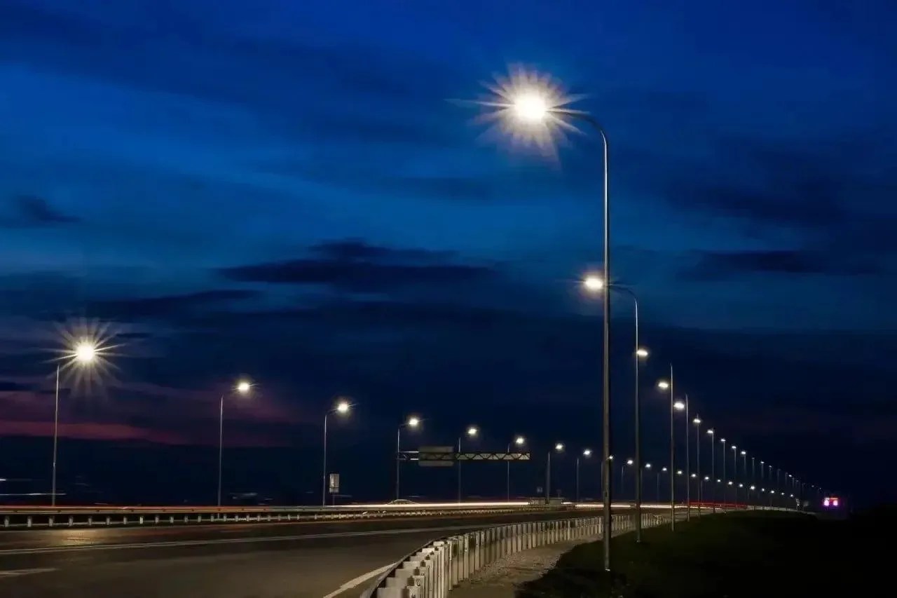 💡В Кузбассе станет светлее  В регионе установят более 20 км новых линий освещения на автодорогах. Пе