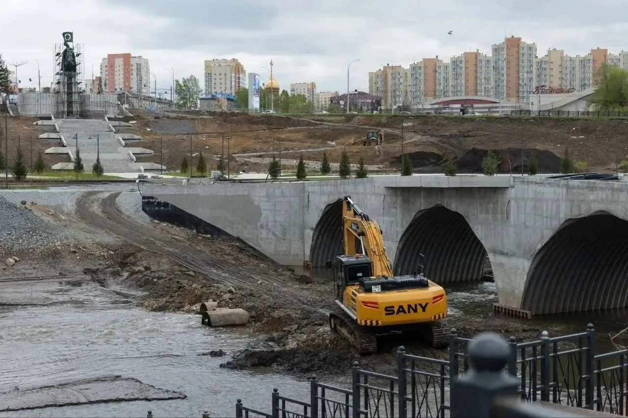 🙌Новый мост через Искитимку почти готов  В Кемерове завершается строительство пешеходного моста, кот