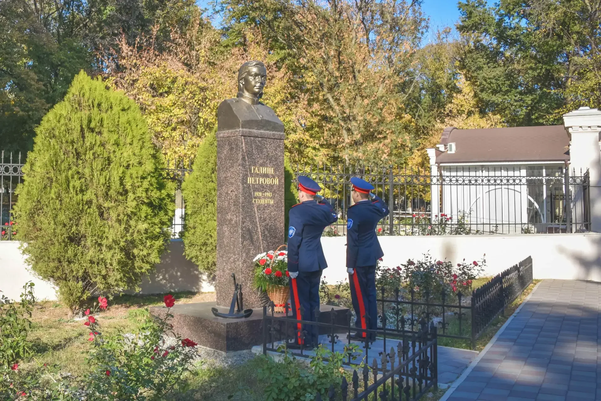Дорогие новочеркасские политехники! Поздравляю вас с великим праздником – Днём Победы советского нар