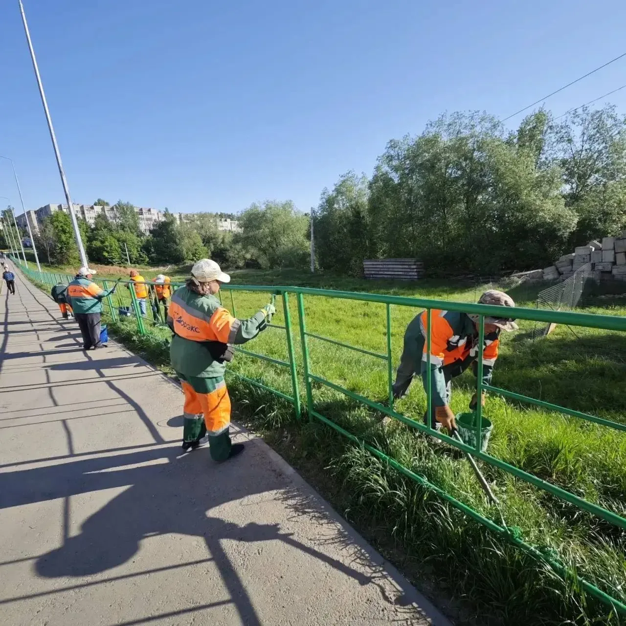 АО "Дорэкс" продолжает работу на улицах города Чебоксары   С самого утра в Чебоксарах работают полив