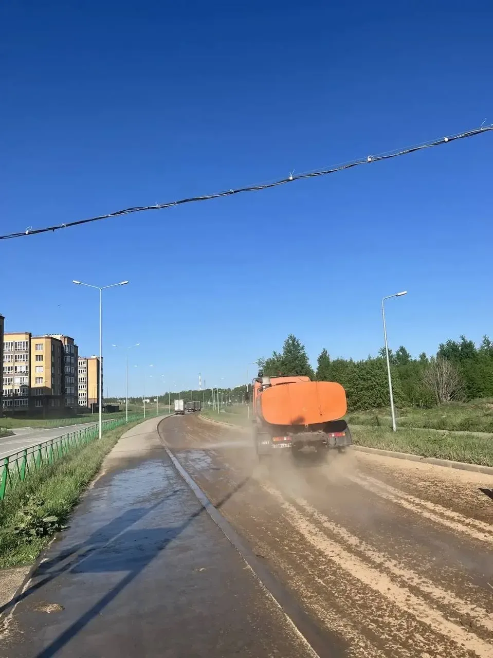 АО "Дорэкс" продолжает работу на улицах города Чебоксары   С самого утра в Чебоксарах работают полив