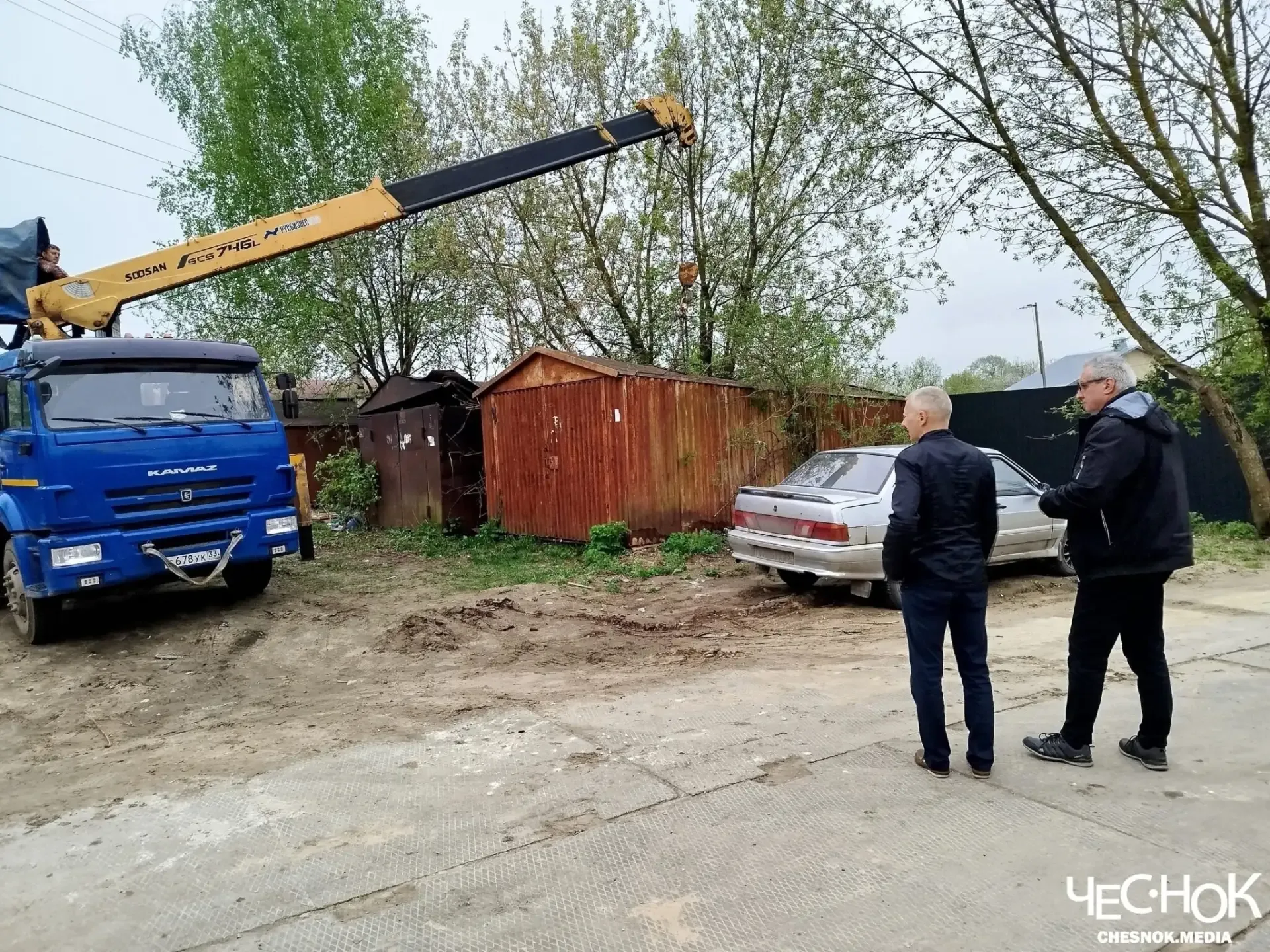 В Добром начали сносить гаражи ради строительства ЖК «Соколиный парк»  Работы идут на улице Жуковско