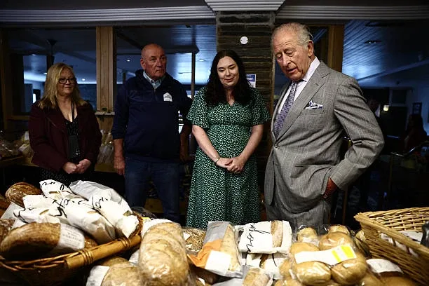 👑 Король Карл III и королева Камилла 21 мая завершили трехдневный визит в Северную Ирландию.  Они пр
